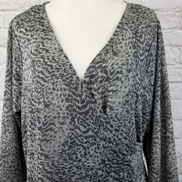 Jennifer Lopez gray animal print wrap style 3/4 sleeve top women's size 1X - Picture 8 of 9